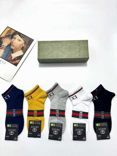 配包装 一盒5双 男士福利！ Gucci 古琦 经典字母Logo 纯棉短袜 ，Ins超火爆空调袜，纯棉面料，潮人必备 ，经典配色 个性时尚百搭款，你值得拥有哦