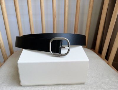 Loewe 罗意威 专柜最新同款腰带 选用植鞣牛皮革腰带 镌刻金属Loewe针扣五孔调节 卓越的工艺 个性的造型 精美的材质 宽:3.5