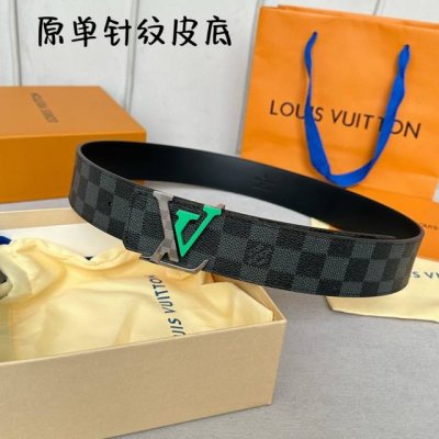 特 寬：40mm 驢家新品 寬度40mm 驢家SS23早春新品腰帶系列 意大利原廠皮料 扣頭採用雙拼視覺效果工藝 全方位精打細磨 精密度厚金電鍍 雙面用