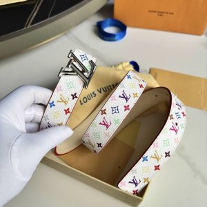 特 驢家女士腰帶 寬度3Cm 聯名小花系列 全新風格定制帆布面料襯托細膩的進口彩色小牛皮 搭配新款字母搭扣 經典百搭款