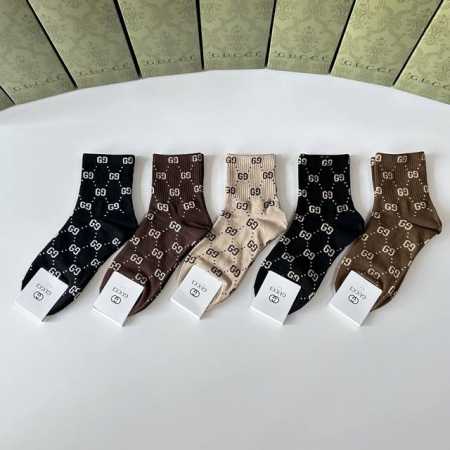 特 配包装 Gucci 古驰 新款经典中长款堆堆袜袜子！一盒五双， 专柜同步筒袜袜子，大牌出街，潮人必备超好搭。 - 点击图像关闭