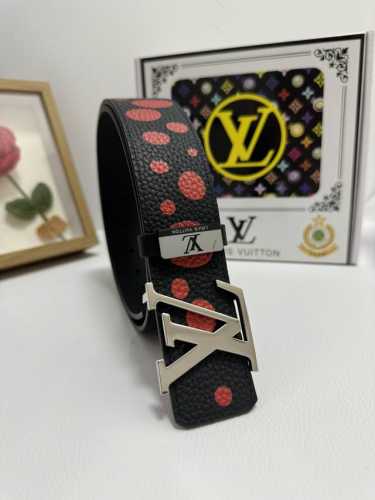 品名：Lv..路易..威登 材质：原单牛皮腰带 百分百头层牛皮腰带保证真皮，24K纯钢扣，专柜原单品质、做工精细，时尚大牌，送人自用首选 包装： 请认准如图专柜