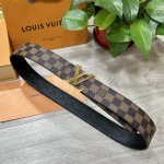 图片包装 Lv.路易威登 宽40Mm双面原版小牛皮 搭配单钌钯电镀扣 完美的手感.油边 出众的设计.风格 高贵奢华 时尚大方 高清实拍 货真价实 品质保证 双面