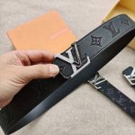 特 Lv.路易威登 全套包装 原版品质 代工厂货品 40Mm宽度 正品一体铸造五金钢扣，原厂皮料 双面原厂定制面料，区别市场货