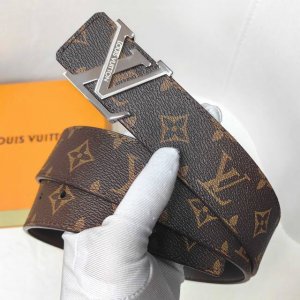 Lv.路易威登 原版品质 代工厂p货品 40Mm宽度 正品一体铸造五金钢扣，原厂皮料 双面原厂定制面料，区别市场货