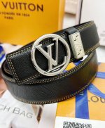 皮带：Lv..路易..威登顶级复刻. 腰带：原单品质百分百进口原厂头层牛皮，保证真皮。圆形镂空设计工艺.真空电镀.永不掉色.24K纯钢扣细腻小牛皮纹路双面可用专