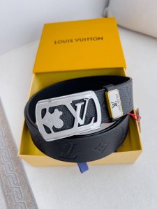 品名： Lv..路易..威登腰带皮带原单 型号：挂扣，经典纯钢材质挂扣，头层牛皮，图片实物拍摄 材料：头层牛皮，挂扣系列，纯钢材质扣头，钯镀电镀工艺永不掉色。原
