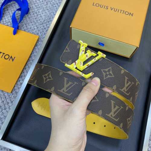 特 驴家Lv早春新品 顶级品质 宽度3.8Cm 双面可用 全新摩登时尚的帆布衬托原厂小牛皮底 搭配经典而精致的搭扣设计