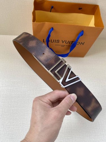 特 Lv：原单头层底 花面.内衬头层小牛皮底，原单皮料定制，新款不锈钢扣 专柜宽度4.0