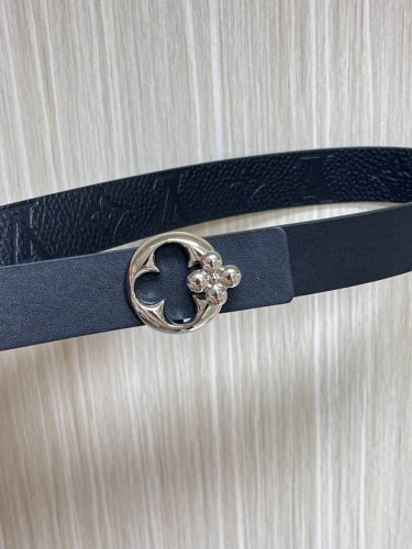 3.0宽 女士无线腰带，当季新款，一面黑色进口牛皮印花，一面进口小牛皮平纹，搭配精品钢扣。实拍图。