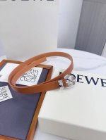 特 Loewe 罗意威专柜最新同款腰带 选用光滑牛皮革窄款腰带 配有Anagram Pebble针扣 卓越的工艺 个性的造型 精美的材质 宽:2.0Cm
