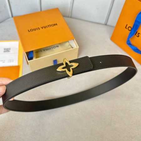 圖片包裝10 寬度：30Mm Lv S-Lock系列 宽度3Cm 精致的字母搭扣 搭配品牌專用小牛皮压横纹标识 双面用 - 点击图像关闭