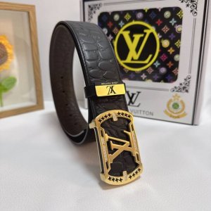 品名：Lv..路易..威登 材质：原单牛皮腰带 百分百头层牛皮腰带保证真皮，24K纯钢扣，专柜原单品质、做工精细，时尚大牌，送人自用首选 包装：