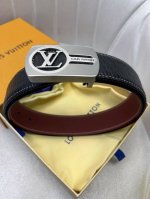 L V：原单头层牛皮驼鸟纹面．内衬头层牛皮压横条底，五金可随意搭配，原产皮料定制，专柜宽度4.0