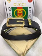 古驰。原单头层牛皮十字纹面，内衬头层牛皮兰色平纹底．搭配原单扣．此款腰带双面采用意大利原定厂制进口牛皮带身 ，对专版柜足宽4.0宽 DDD