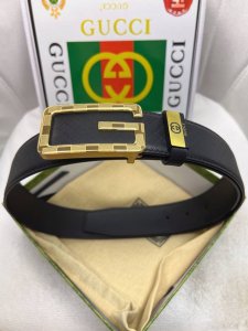 古驰。原单头层牛皮十字纹面，内衬头层牛皮兰色平纹底．搭配原单扣．此款腰带双面采用意大利原定厂制进口牛皮带身 ，对专版柜足宽4.0宽 DDD