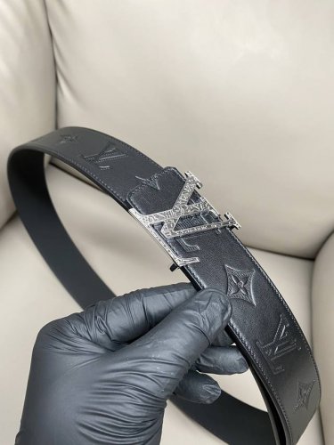 Lv 路易威登 4.0热压立体小牛皮 高品质钢扣 金白 新款同步更新