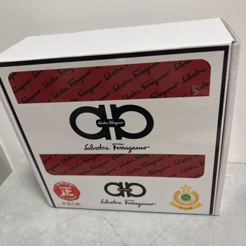 品名：菲拉格幕 原单皮带 材质：原单牛皮腰带 百分百头层牛皮腰带保证真皮，24K纯钢扣，专柜原单品质、做工精细，时尚大牌，送人自用首选 包装： 请认准如图专柜包