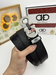 品名：菲拉格幕 原单 材质：原单牛皮腰带 百分百头层牛皮腰带保证真皮，24K纯钢扣，专柜原单品质、做工精细，时尚大牌，送人自用首选 包装： 请认准如图专柜包装赠