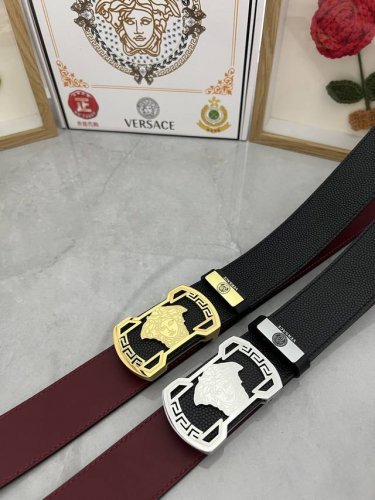 品名：Versace.范思哲 材质：原单牛皮腰带 百分百头层牛皮腰带保证真皮，24K纯钢扣，专柜原单品质、做工精细，时尚大牌，送人自用首选 包装： 请认准如图专