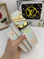 品名：Lv..路易..威登原单 材质：原单牛皮腰带 百分百头层牛皮腰带保证真皮，24K纯钢扣，专柜原单品质、做工精细，时尚大牌，送人自用首选 包装： 请认准如图