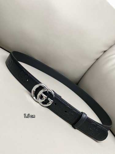 特 P160 Gucci 古琦 3.0寬Marmont系列印花压纹皮革腰带 Guccio Gucci字母交织图案巧妙融入纹理和材质变化，以印花压纹形式点缀在这