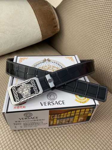 品名：Versace.范思哲 材质：原单牛皮腰带 百分百头层牛皮腰带保证真皮，24K纯钢扣，专柜原单品质、做工精细，时尚大牌，送人自用首选 包装： 请认准如图专