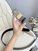 迪奥 双面原厂进口头层牛皮，双面使用，真空电镀铜扣，做工精致专柜品质！时尚休闲百搭火爆热销中！配专柜全套包装，宽度3.5