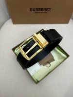 Burberry-巴宝莉！男士专柜对版金属扣，头层牛皮双面外用腰带，商务通勤休闲场合均适合佩戴。3.5Cm