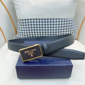 特 品牌：Prada 进口小牛皮，手感细腻柔软。搭配纯钢精品扣，内穿式自动扣男士必备！宽度：3.5Cm