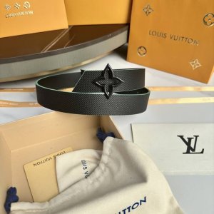 L0Uis Vuitt0N 今季新品 男士原單腰帶 寬度35毫米 雙面進口小牛皮壓細紋內襯平紋小牛皮底 彩色油邊更顯時尚 搭配新款五金 可雙面使用佩戴