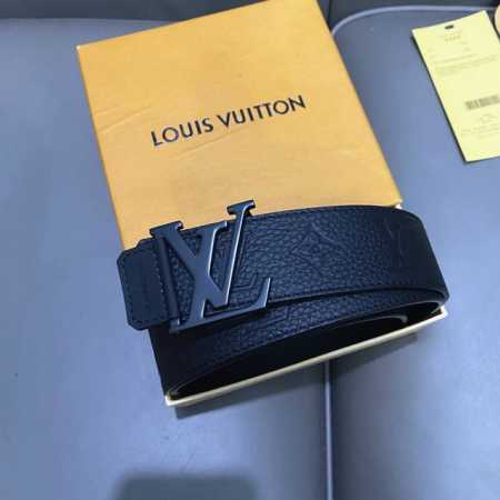 驢家經典款。L0Uis Vuitt0N 今季新品 男士原單腰帶 寬度40毫米 經典荔枝紋牛皮壓花大圖案 搭配雙色五金 可雙面佩戴 適合沈穩低調的男士使用 - 点击图像关闭