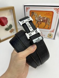 品名：爱马仕.Hermès 原单 材质：原单牛皮腰带 百分百头层牛皮腰带保证真皮，24K纯钢扣，专柜原单品质、做工精细，时尚大牌，送人自用首选 包装： 请认准如