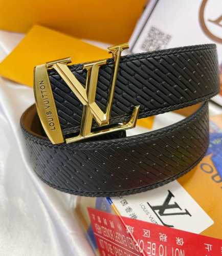 皮带：Lv..路易..威登顶级复刻. 腰带：原单品质百分百头层牛皮，保证真皮。雕花镂空工艺.真空电镀.永不掉色.24K纯钢扣纯手工编织系列双面可用专柜同等质量，