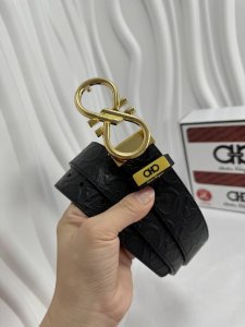 品名：菲拉格幕 原单 材质：原单牛皮腰带 百分百头层牛皮腰带保证真皮，24K纯钢扣，专柜原单品质、做工精细，时尚大牌，送人自用首选 包装： 请认准如图专柜包装赠