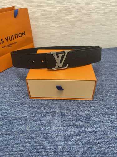 louis Vuitton 经典原单品质，荔枝纹压花搭配原版皮底，原单精品挂扣，精工制作，细节看图，实物拍摄，高端奢华，宽度4.0Cm