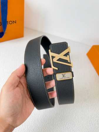 品名： Lv..路易..威登腰带皮带原单 型号：挂扣，经典纯钢材质挂扣，头层牛皮，图片实物拍摄 材料：头层牛皮，挂扣系列，纯钢材质扣头，镀钯电镀工艺永不掉色。原 - 点击图像关闭