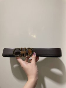 原厂皮 Fg菲拉格慕 男士皮带3.5Cm 采用进口平纹牛皮 纯铜五金扣 自由裁剪 8字寓意的腰带万贯 高雅华贵与实用性并存 是高辨识度的成功男士不二之选 西装