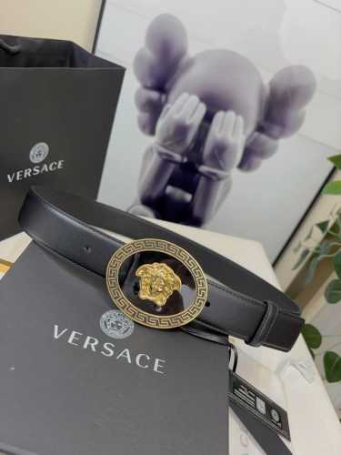 范思哲versace，此款腰带采用精美的意大利皮革于意大利制造。3.5Cm宽
