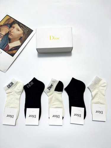 爆款回货 配包装 一盒5双 Dior 迪奥 经典字母Logo 超薄船袜，纯棉 短袜空调袜 Ins爆款！专柜在售Ing 原单货！高版本 ～好看到爆炸 ！酷妹潮人必