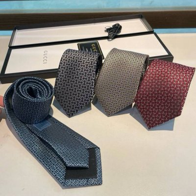 G家专柜新款 Gg标识印花领带 男士领带，稀有采用经典小G Logo提花展现精湛手工与时尚优雅的理想选择，这款领带将标志性完美的结合，以时尚搭配手法演绎的更显雅