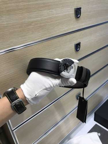 配送专柜包装 打孔针 批专柜同款、实拍专柜官网，尺寸:宽35Mm，原版立体半脸间色美人头扣 ，极富设计美感 ，双面采用进口原版小牛皮，彰显个性，清晰美观，皮质软