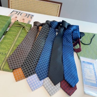 G家专柜新款 Gg标识印花领带 男士领带，稀有采用经典小G Logo提花展现精湛手工与时尚优雅的理想选择，这款领带将标志性完美的结合，以时尚搭配手法演绎的更显雅