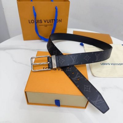 Lv City Pin 腰带以经典风格勾勒流畅线条，流露沉稳商务格调。金属搭扣闪烁光泽，Lv字母铭纹标注品牌身份；此款腰带易搭配服饰，商务休闲两相宜。腰带宽度：