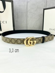 宽度3.0Cm Gg Marmont系列每一季都会推陈出新，为灵感源于70年代的标志性gg配件注入现代精髓。Supreme帆布印花 腰带反面采用黑色皮革材质，款