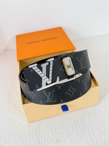 品名： Lv..路易..威登腰带皮带原单 型号：挂扣，经典纯钢材质镶钻挂扣，头层牛皮，图片实物拍摄 材料：头层牛皮，挂扣系列，纯钢材质扣头，钯镀电镀工艺永不掉色