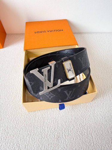 品名： Lv..路易..威登腰带皮带原单 型号：挂扣，经典纯钢材质挂扣，头层牛皮，图片实物拍摄 材料：头层牛皮，挂扣系列，纯钢材质扣头，钯镀电镀工艺永不掉色。原
