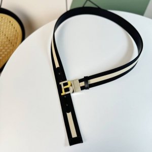 Bally 巴利 专柜同款 Shiff 35毫米，款式经典。精心设计的金属搭扣，经典亮眼的条纹，时尚又年轻，百搭款式！