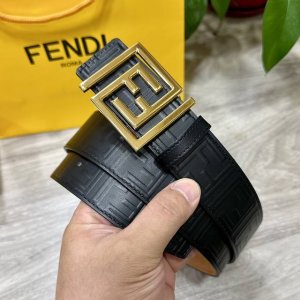 Fendl 芬迪 宽38Mm双面原版小牛皮 搭配单钌钯电镀扣 完美的手感.油边 出众的设计.风格 高贵奢华 时尚大方 高清实拍 货真价实 品质保证 双面用