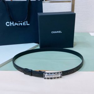 Chanel 24C 字母腰带 软硬适中的小羊皮 春夏搭配好帮手 一年四季最不可缺少的搭配神器 穿裙子西装搭它简直不要太高级 2.0Cm精品